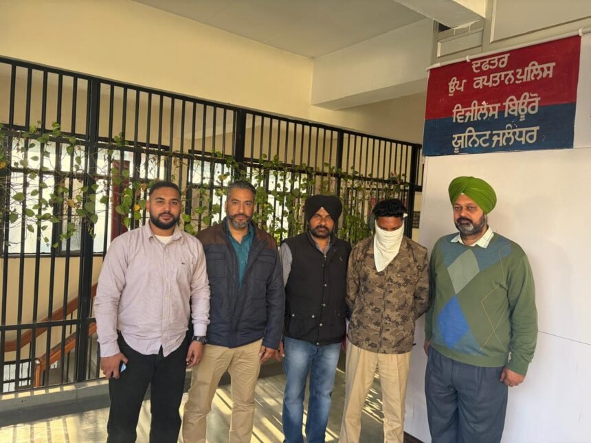 विजीलैंस ब्यूरो ने नायब कोर्ट को 8000 रुपए रिश्वत लेते रंगे हाथों किया काबू*