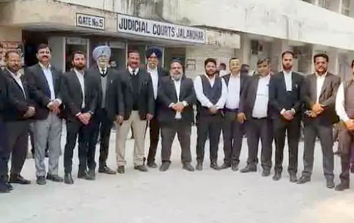 वकीलों की हड़ताल से जालंधर कोर्ट परिसर में सन्नाटा, मुवक्किल परेशान