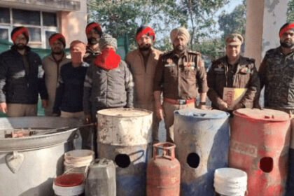 जालंधर में अवैध शराब फैक्ट्री पर रेड: 10 हजार लीटर लाहन नष्ट, 100 लीटर तैयार शराब जब्त, दो आरोपी गिरफ्तार