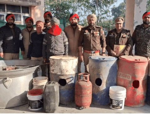 जालंधर में अवैध शराब फैक्ट्री पर रेड: 10 हजार लीटर लाहन नष्ट, 100 लीटर तैयार शराब जब्त, दो आरोपी गिरफ्तार