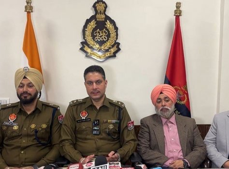 अमृतसर पुलिस ने पकड़ा नकली स्वास्थ्य मंत्री: मेडिकल अफसर को फोन कर बोला– कुछ लोगों को नौकरी से निकालो