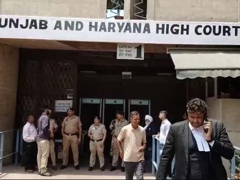 पंजाब एंड हरियाणा हाईकोर्ट में शिकायत के बाद लुधियाना पुलिस ने लापरवाह 13 पुलिस अफसरों के खिलाफ एक्शन : 3 एसीपी और कई इंस्पेक्टर को नोटिस, कारोबारी से ठगी केस में बरती लापरवाही