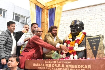 जालंधर नगर निगम परिसर में बाबा साहेब डॉ. भीमराव अंबेडकर की प्रतिमा का अनावरण, चंदन ग्रेवाल ने समान और समृद्ध समाज का किया आह्वान*