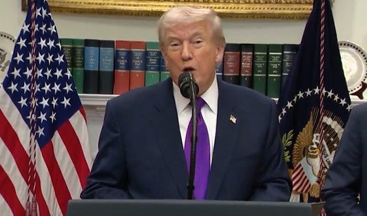 ट्रंप का कहना है कि ईरान में लीडरशिप बदलना सबसे अच्छा होगा