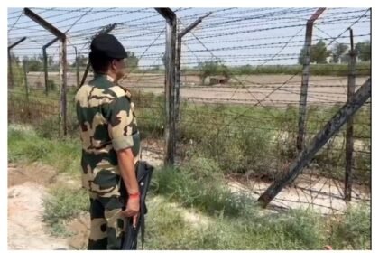 जलालाबाद बॉर्डर पर पाकिस्तान से आए ड्रोन को BSF ने किया बरामद, इलाके को सील कर चलाया गया सर्च ऑपरेशन