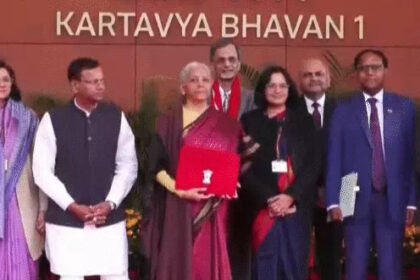 बजट 2026 LIVE: निर्मला सीतारमण ने शुरू किया 9वां बजट भाषण, मिडिल क्लास को 13 लाख तक टैक्स छूट की आस