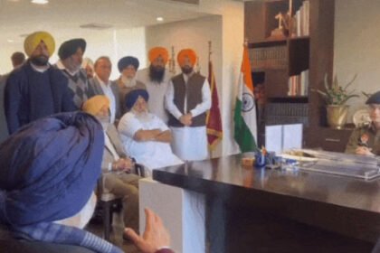 328 स्वरूपों के मुद्दे पर अकाली दल का बड़ा कदम: चंडीगढ़ DGP ऑफिस पहुंचे नेता