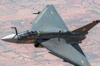 तेजस की लैंडिंग में बड़ा हादसा टला: ब्रेक फेल होने से रनवे पार, पायलट सुरक्षित