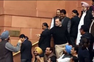 राहुल गांधी और रवनीत सिंह बिट्टू में तीखी बहस :  राहुल गांधी ने बिट्‌टू को कहा ‘गद्दार दोस्त’ ; बिट्‌टू ने भी राहुल गांधी को ‘देश का दुश्मन’ कहा