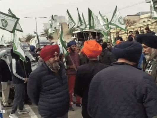 जालंधर में किसानों का हाईवे धरना समाप्त, निगम कमिश्नर से बातचीत के बाद बनी सहमति