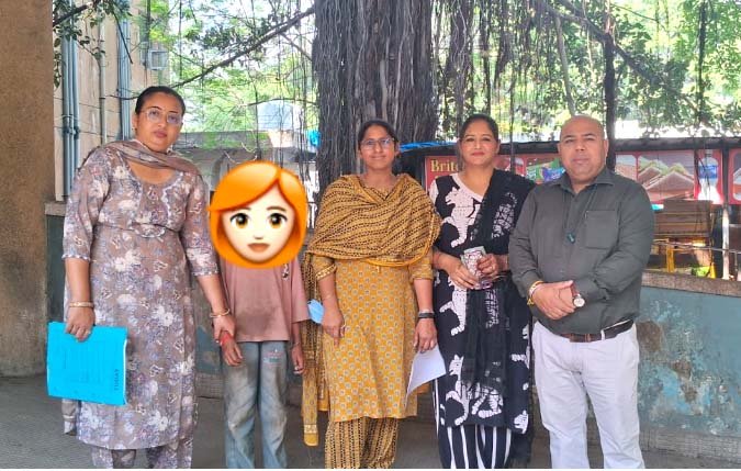 बाल भिक्षा रोकू टास्क फोर्स ने की छापेमारी, भीख मांगती बच्ची को छुड़ाया