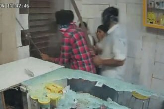 होशियारपुर में लूट की कोशिश नाकाम: दुकान में बंद हुए लुटेरे, बोले– भाजी शटर खोल दो, घर जाना है