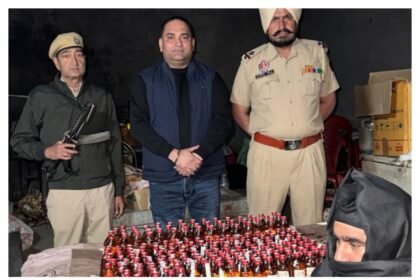 आबकारी विभाग द्वारा छापेमारी, शराब समेत एक काबू