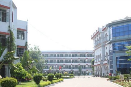 BREAKING जालंधर में दो स्कूलों को बम से उड़ाने की धमकी, DAV और APJ में पुलिस सर्च, बच्चों को छुट्टी नहीं