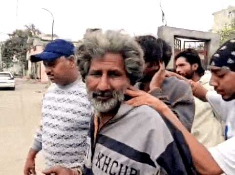 जालंधर में LPG सिलेंडर चोरी करते पकड़े गए 2 चोर, लोगों ने रस्सी से बांधकर पीटा