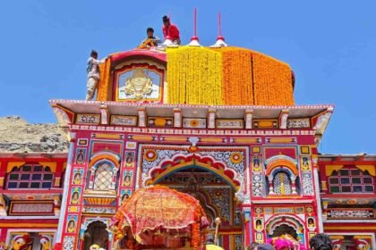 कल खुलेंगे बदरीनाथ धाम के कपाट, सुबह 6:15 बजे होंगे बद्री विशाल के दर्शन, श्रद्धालुओं में भारी उत्साह**