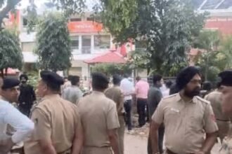 BREAKING  चंडीगढ़ में BJP दफ्तर के बाहर धमाका : दहशत का माहौल, गाड़ी के शीशे टूटे, संदिग्ध स्कूटी दिखी; इलाका सील, ऑफिस वाली रोड बंद