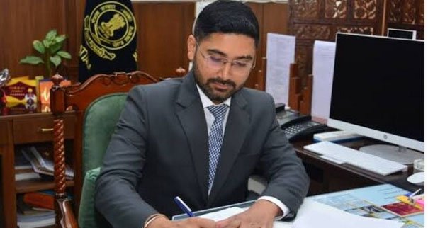 पंजाब में 13 IAS अफसरों का तबादला : जालंधर-पटियाला समेत 4 जिलों के डीसी बदले, वरजीत वालिया अब जालंधर के नए डिप्टी कमिश्नर