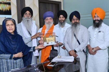जालंधर के श्रद्धालु ने सचखंड श्री हरमंदिर साहिब की सेवा हेतु 25 लाख रुपये किए समर्पित