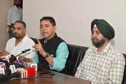 मुख्यमंत्री रोशन पंजाब योजना’ के तहत पंजाब के लगभग 13,000 गांवों को सोलर एलईडी लाइटों से रोशन किया जाएगा : अमन अरोड़ा