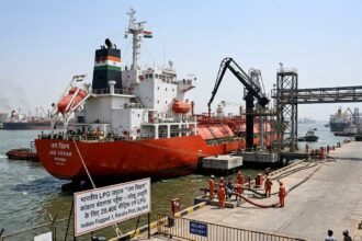 भारतीय LPG जहाज़ ‘जग विक्रम’ कांडला बंदरगाह पहुँचा