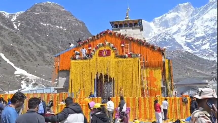 कल खुलेंगे बाबा केदार के कपाट, फूलों से सजाया गया धाम