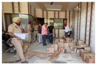 जालंधर में राजू चौहान के घर पुलिस-एक्साइज की बड़ी रेड, 50 से ज्यादा शराब की पेटियां बरामद, आरोपी गिरफ्तार