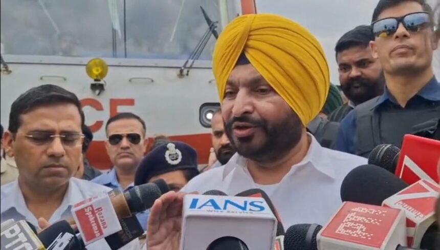 शंभू रेलवे ट्रैक पर धमाके वाली जगह पहुंचे रवनीत सिंह बिट्टू; ISI की साजिश का जताया शक, सुरक्षा के लिए उठाए कड़े कदम**