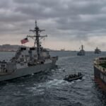 व्हाइट हाउस का बड़ा संकेत: ईरान की नौसैनिक नाकेबंदी को लंबे समय तक जारी रखने की तैयारी, बढ़ता तनाव और आर्थिक बोझ**