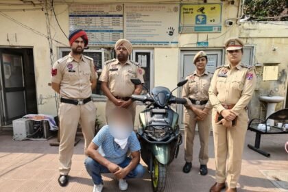 जालंधर पुलिस की बड़ी कामयाबी: मॉडल टाउन में झपटमारी करने वाला शातिर अपराधी गिरफ्तार, एक्टिवा और नकदी बरामद**