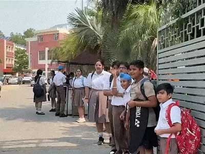 जालंधर के APJ स्कूल को बम से उड़ाने की धमकी: मची अफरा-तफरी, बच्चों को घर भेजा गया, म स्क्वायड टीम कर रही चेकिंग