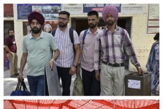 जालंधर निकाय चुनाव: चुनाव सामग्री के साथ 133 पोलिंग पार्टियां बूथों के लिए रवाना; कल सुबह 8 बजे से थमेगा नहीं उत्साह, 1.08 लाख से अधिक मतदाता करेंगे फैसला**