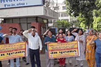 पावरकॉम कर्मचारियों का जालंधर में बड़ा प्रदर्शन : अनिश्चितकालीन हड़ताल से बिजली सप्लाई पर संकट