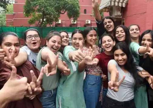 पंजाब बोर्ड 10वीं में बेटियों का जलवा: फरीदकोट की हरलीन बनी स्टेट टॉपर, मनिमहेश को दूसरा तो रिया को तीसरा स्थान