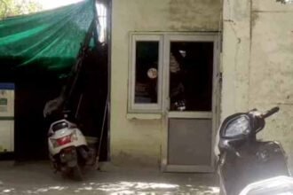अमृतसर में DCP ऑफिस में चली गोली, असलहा ब्रांच में हड़कंप : 30 बोर की पिस्टल से गोली चली; एक पुलिसकर्मी को लगी, हालत गंभीर