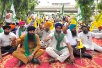 जालंधर में किसानों का हल्ला बोल : बिजली कटौती के खिलाफ PSPCL कार्यालय घेरा , बड़े आंदोलन की दी चेतावनी