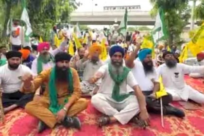 जालंधर में किसानों का हल्ला बोल : बिजली कटौती के खिलाफ PSPCL कार्यालय घेरा , बड़े आंदोलन की दी चेतावनी