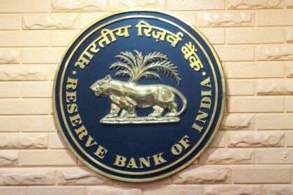 RBI Monetary Policy: गवर्नर संजय मल्होत्रा आज सुबह 10 बजे सुनाएंगे MPC का फैसला, क्या मिलेगी ब्याज दरों से राहत?