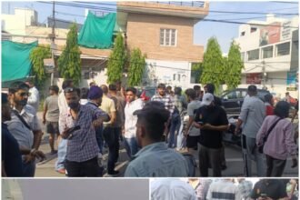जालंधर में गोलियां चलने से दहल उठा शहर, मशहूर मोबाइल पॉइंट पर दिन-दिहाड़े फायरिंग; एक हमलावर काबू**