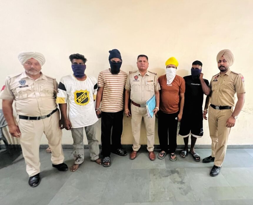 SSP संदीप कुमार मलिक के निर्देशों पर टांडा पुलिस मुस्तैद: भगोड़े और नशा तस्करों सहित 5 दबोचे**