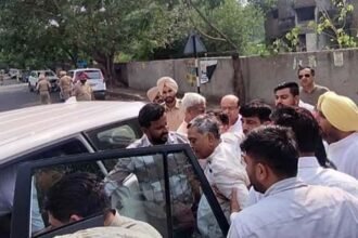 BREAKING: BJP नेता मनोरंजन कालिया की तबीयत बिगड़ी, कार्यक्रम के दौरान अचानक हुए बेहोश, सुरक्षाकर्मियों ने संभाला