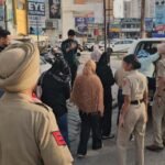 जीरकपुर स्पा सेंटर पर एक्शन : 2 विदेशी महिलाओं समेत 6 युवतियां मिलीं, , दस्तावेजों की जांच जारी