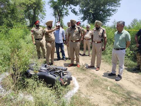 अमृतसर में पुलिस-गैंगस्टरों की मुठभेड़: क्रॉस फायरिंग के बाद 2 आरोपी दबोचे ; कई आपराधिक गतिविधियों में शामिल
