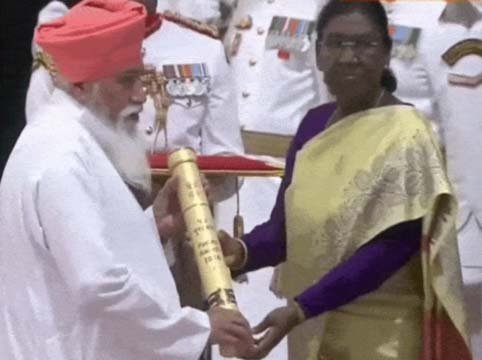 पंजाब की 3 हस्तियों को मिला पद्मश्री पुरस्कार: जालंधर के डेरा बल्लां के संत निरंजन दास को पद्मश्री, खेलों में हरमनप्रीत कौर-कोच बलदेव सिंह को मिला पद्मश्री का सम्मान