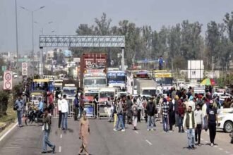 पंजाब में ‘खालसा टैक्स’ की एंट्री: निहंगों ने हिमाचल की गाड़ियों से वसूली शुरू, अब कुल्लू-मनाली हाईवे जाम की चेतावनी