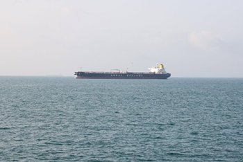 समुद्री सुरक्षा अलर्ट: DGMA का बड़ा निर्देश, हॉर्मुज जलडमरूमध्य (Strait of Hormuz) मार्ग पर भारतीय नाविकों की तैनाती पर लगाई रोक**
