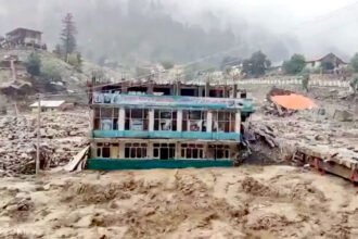 अफगानिस्तान में फ्लैश फ्लड का कहर: 20 की मौत, 100 से ज्यादा लापता; अमेरिका पर भी मंडराया तूफान का खतरा