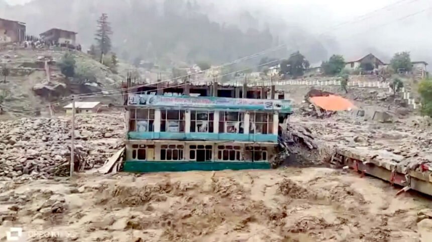 अफगानिस्तान में फ्लैश फ्लड का कहर: 20 की मौत, 100 से ज्यादा लापता; अमेरिका पर भी मंडराया तूफान का खतरा