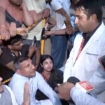 मेदांता अस्पताल के बाहर हाईवोल्टेज ड्रामा : वांगचुक से मिलने जा रहे विपक्षी सांसदों को पुलिस ने रोका