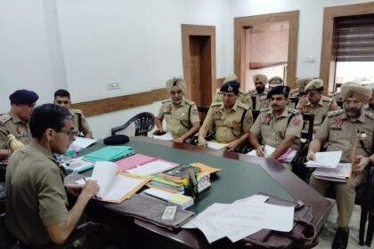जालंधर में अपराध नियंत्रण के लिए पुलिस कमिश्नर सतिंदर सिंह की बड़ी बैठक; नशा तस्करों और अपराधियों पर शिकंजा कसने के सख्त निर्देश